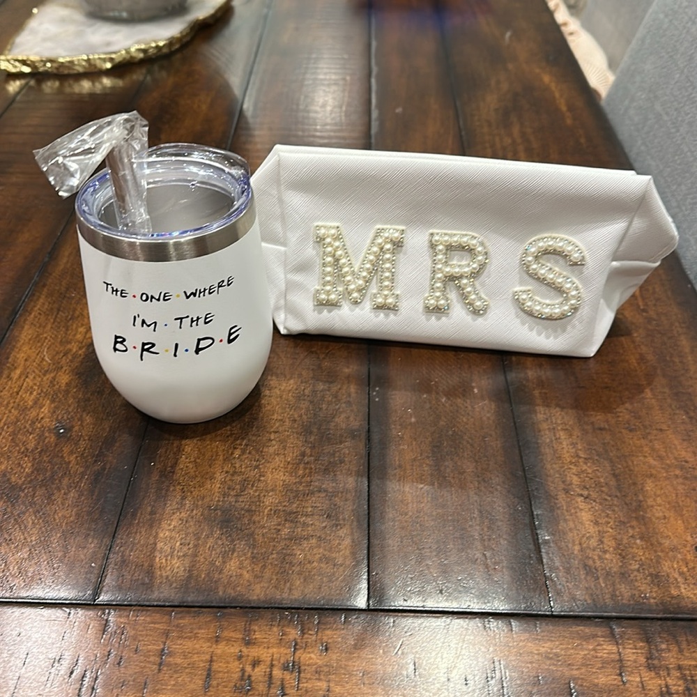 Friends Themed Bride Tumbler with Mrs Bag!